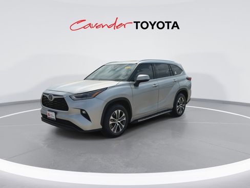 Used 2021 Toyota Highlander XLE image 4