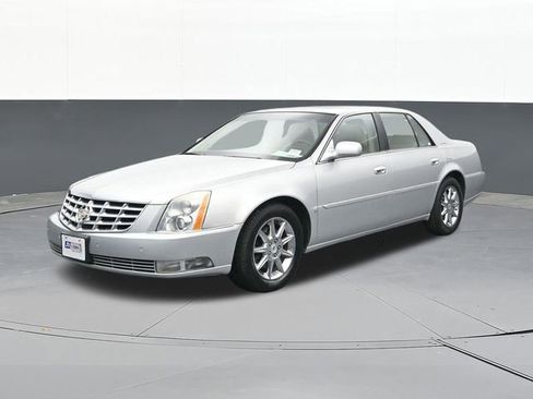 Used 2010 Cadillac DTS Luxury image 4