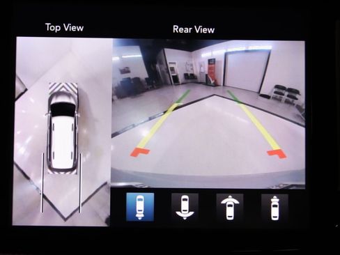 Used 2019 Chrysler Pacifica Limited w/ Tire & Wheel Group FWD image 19