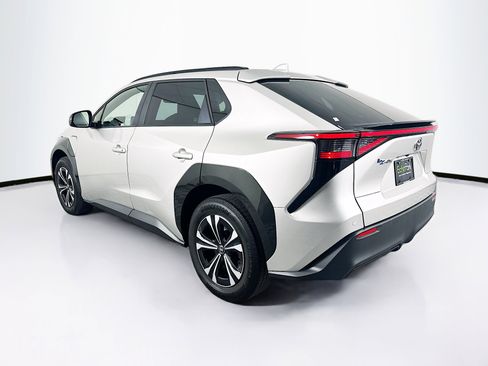 Used 2023 Toyota bZ4X XLE w/ Weather Package image 5