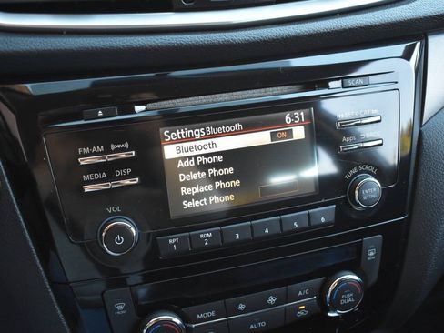 Used 2015 Nissan Rogue SV AWD/4WD image 22