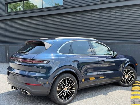 Certified 2026 Porsche Cayenne AWD/4WD image 10