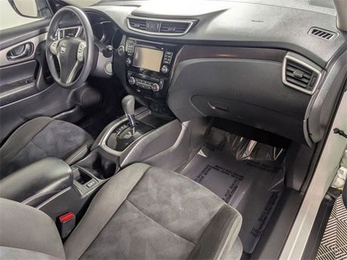 Used 2015 Nissan Rogue SV w/ SV Premium Package image 30
