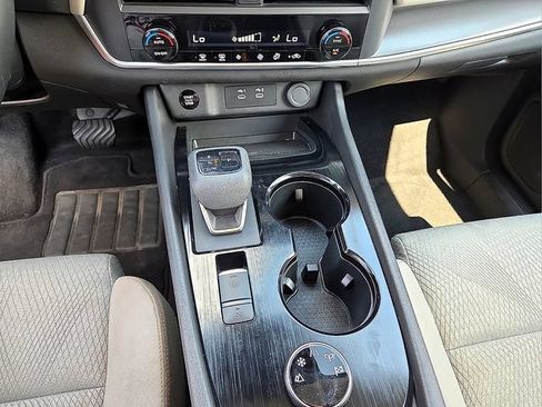 Used 2025 Nissan Rogue SV AWD/4WD image 25