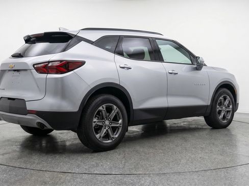 Used 2025 Chevrolet Blazer LT FWD image 9
