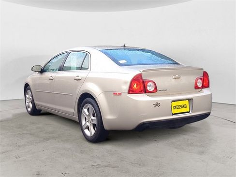Used 2010 Chevrolet Malibu LS image 3