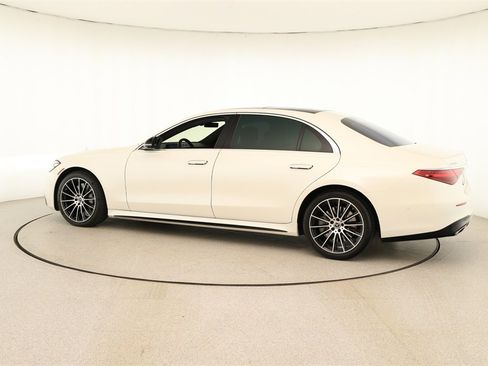 Used 2022 Mercedes-Benz S 580 4MATIC Sedan image 3