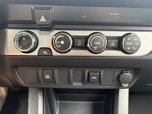 Used 2020 Toyota Tacoma SR AWD/4WD image 32
