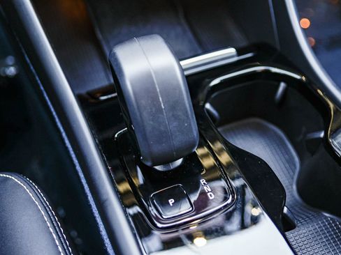 Used 2023 Volvo XC40 Recharge Plus image 25