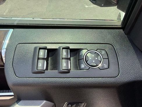 Used 2017 Ford F150 Platinum w/ Equipment Group 701A Luxury AWD/4WD image 30