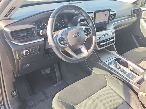 Used 2022 Ford Explorer XLT image 23
