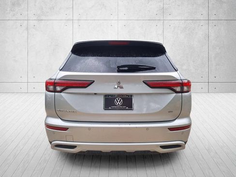 Used 2024 Mitsubishi Outlander SE Black Edition FWD image 4