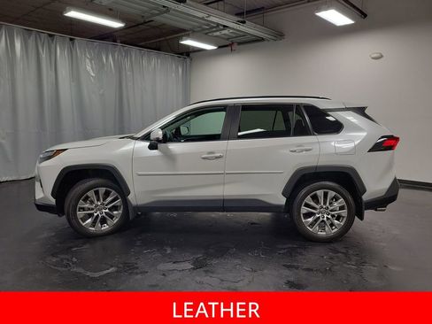 Used 2023 Toyota RAV4 XLE Premium FWD image 5
