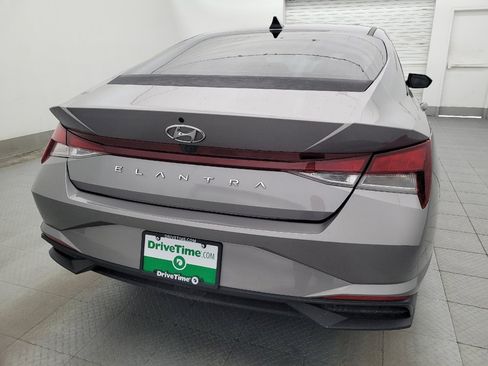 Used 2022 Hyundai Elantra SEL FWD image 7