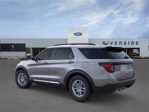 New 2025 Ford Explorer Active w/ Active Comfort Package image 4