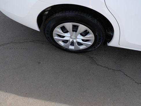 Used 2016 Toyota Corolla L image 31