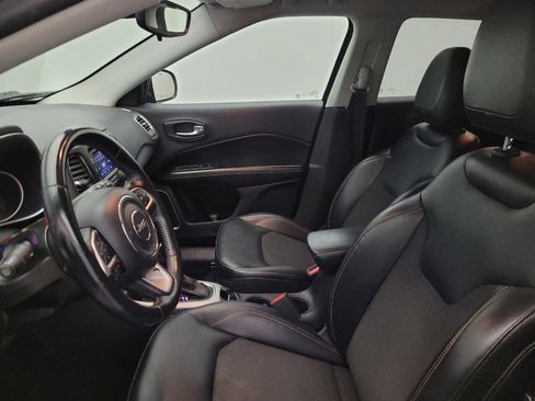 Used 2018 Jeep Compass Latitude FWD image 17