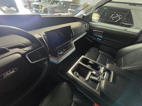 Used 2025 Ford Expedition Max Platinum image 16