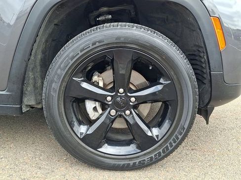 Used 2023 Jeep Grand Cherokee Altitude AWD/4WD image 8