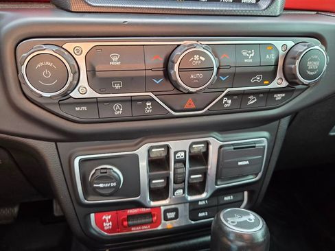 Used 2018 Jeep Wrangler Unlimited Rubicon AWD/4WD image 28