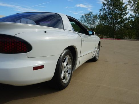 Used 1998 Pontiac Firebird Formula w/ Opt Pkg image 31