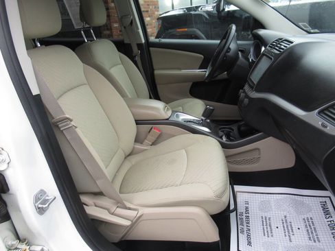 Used 2016 Dodge Journey SE w/ Safe & Sound Group image 5