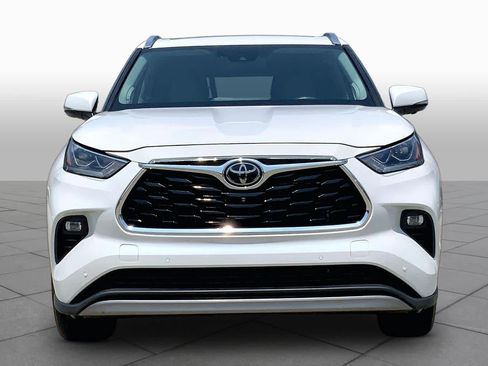 Used 2023 Toyota Highlander Platinum FWD image 4