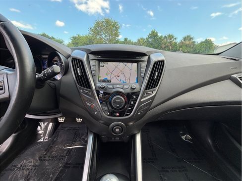 Used 2014 Hyundai Veloster Turbo w/ Turbo Technology Package 04 FWD image 11