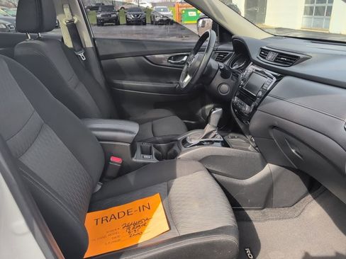 Used 2019 Nissan Rogue SV w/ Sun & Sound Touring Package image 10