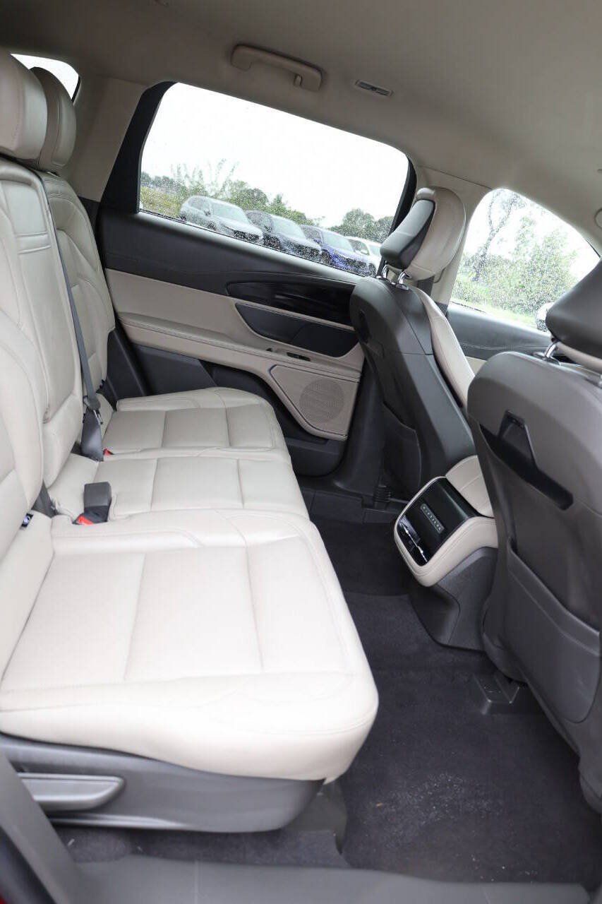 Used 2024 Lincoln Nautilus Premier AWD/4WD image 16