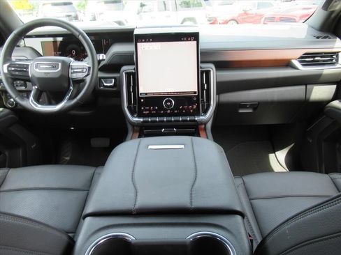 Used 2025 GMC Yukon Denali AWD/4WD image 12