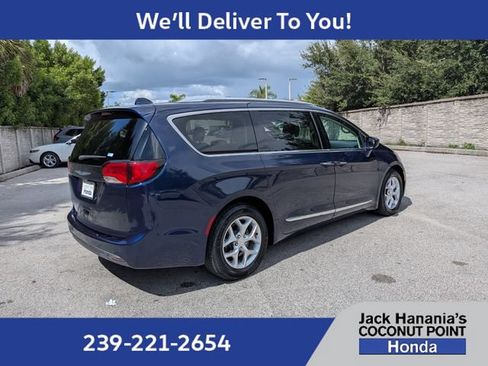 Used 2019 Chrysler Pacifica Touring-L Plus w/ Tire & Wheel Group FWD image 4