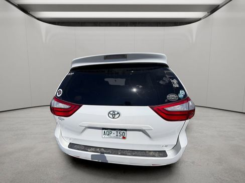 Used 2015 Toyota Sienna LE FWD image 2