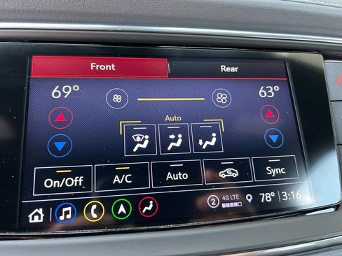 Used 2024 Buick Enclave Premium image 43