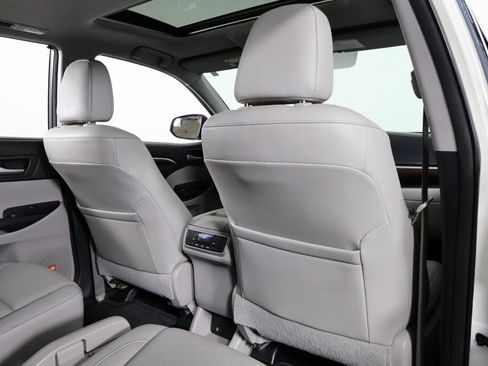 Used 2015 Toyota Highlander Limited AWD/4WD image 21