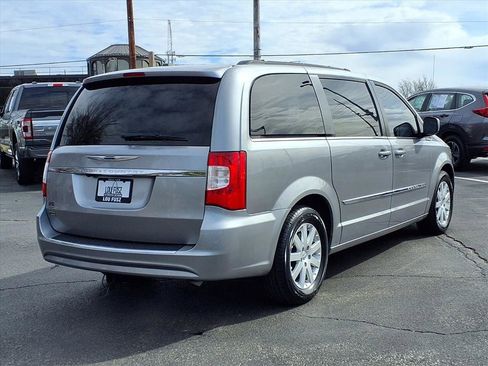Used 2016 Chrysler Town & Country Touring image 30