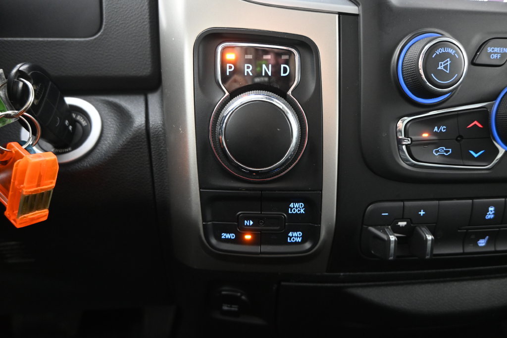 Used 2018 RAM 1500 SLT AWD/4WD image 34