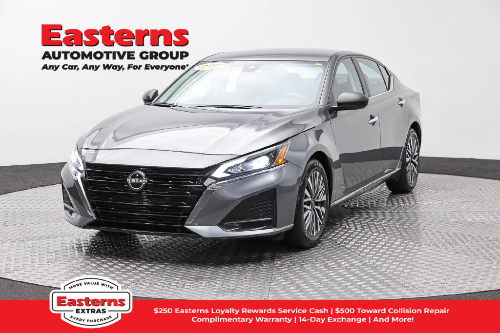 Used 2024 Nissan Altima 2.5 SV FWD image 1