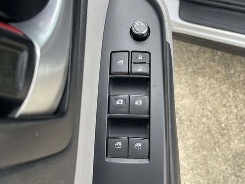 Used 2017 Toyota Highlander XLE FWD image 16