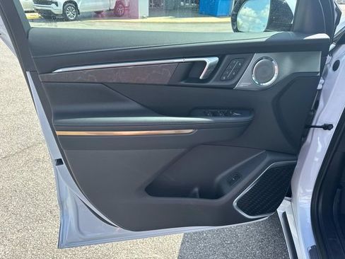 New 2026 Buick Enclave Avenir w/ Super Cruise Package image 24