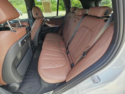 Used 2026 BMW X5 xDrive40i w/ M Sport Package AWD/4WD image 18