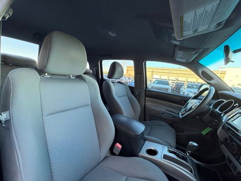 Used 2015 Toyota Tacoma PreRunner image 19