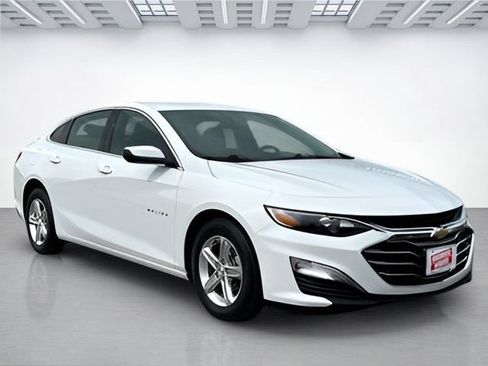 Certified 2023 Chevrolet Malibu LS w/ Driver Confidence Package FWD image 2