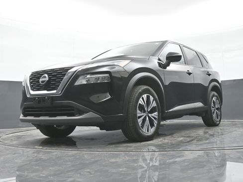 Used 2023 Nissan Rogue SV image 38