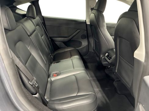 Certified 2023 Tesla Model Y AWD image 11
