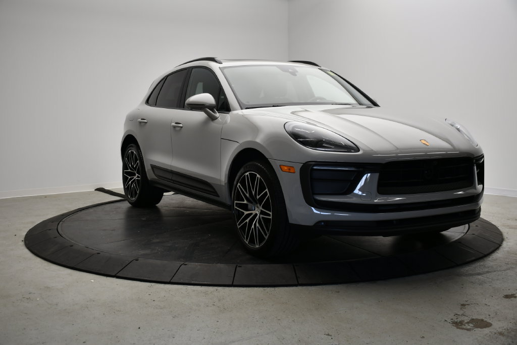 Certified 2024 Porsche Macan AWD/4WD image 9