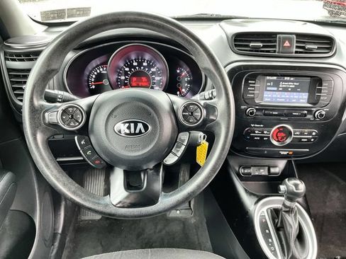 Used 2017 Kia Soul + FWD image 13
