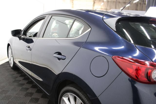 Used 2017 MAZDA MAZDA3 Touring FWD image 9
