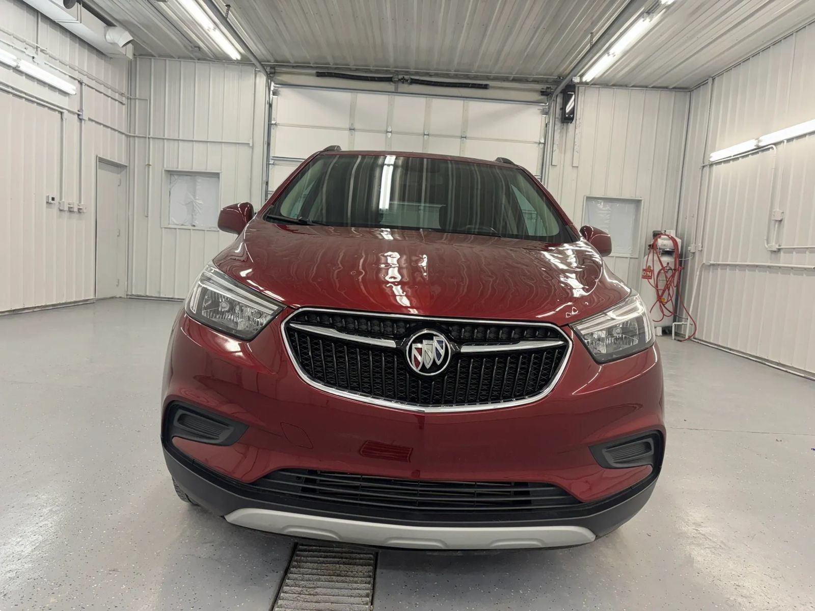 Used 2022 Buick Encore Preferred AWD/4WD image 17