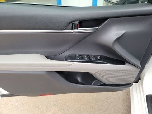 Used 2020 Toyota Camry LE FWD image 13